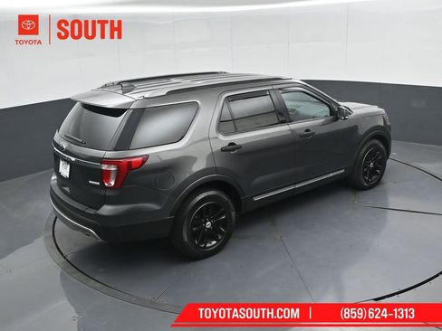 Used 2017 Ford Explorer XLT w/ Equipment Group 202A FWD image 48