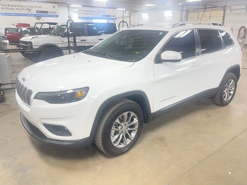 Used 2021 Jeep Cherokee Latitude Lux w/ Comfort/Convenience Group AWD/4WD image 3