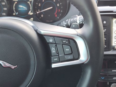 Used 2018 Jaguar F-PACE Prestige image 31