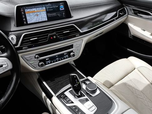 Used 2020 BMW 740i w/ Premium Package RWD image 24