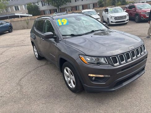 Used 2019 Jeep Compass Latitude w/ Cold Weather Group image 2