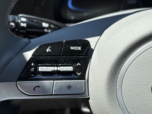 Used 2025 Hyundai Elantra Sport image 20