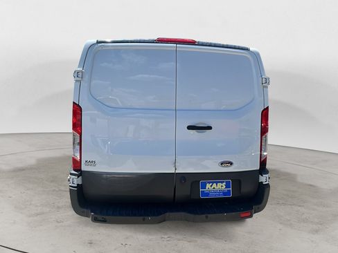 Used 2015 Ford Transit 250 130 Low Roof RWD image 5