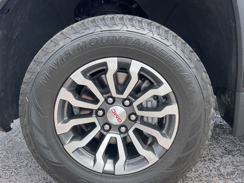 Used 2023 GMC Sierra 1500 AT4 w/ Technology Package AWD/4WD image 15