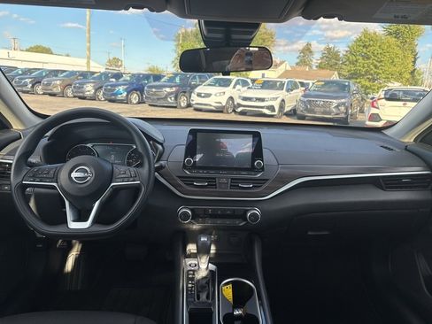 Used 2024 Nissan Altima 2.5 SV image 25