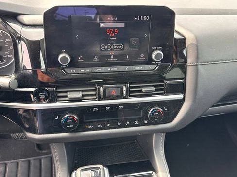 Used 2025 Nissan Pathfinder SV AWD/4WD image 26