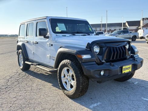 Used 2019 Jeep Wrangler Unlimited Sport S image 3