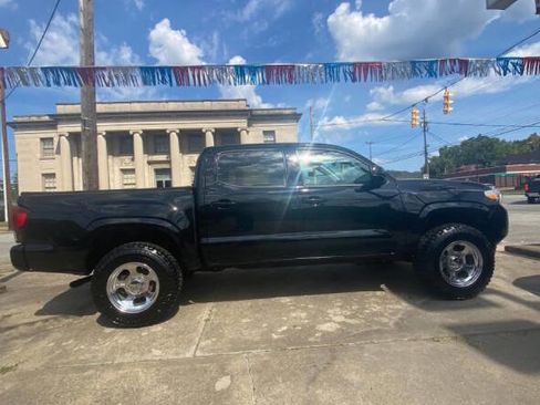 Used 2022 Toyota Tacoma SR image 2