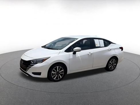 Used 2025 Nissan Versa SV FWD image 9
