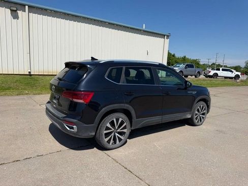 Used 2022 Volkswagen Taos SE AWD/4WD image 3