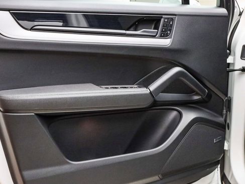 Certified 2025 Porsche Cayenne Coupe image 23