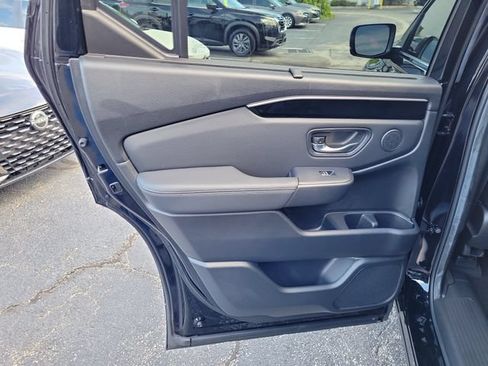 Used 2025 Honda Pilot EX-L image 14