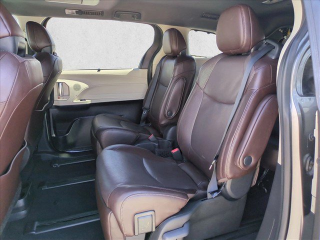 Used 2024 Toyota Sienna Platinum FWD image 21