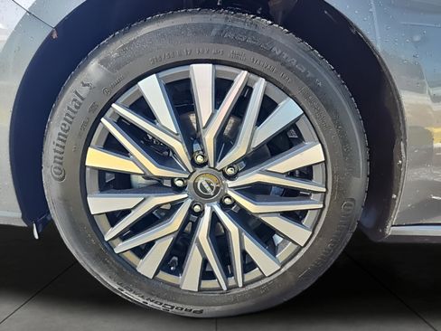 Used 2025 Nissan Altima 2.5 SV image 11