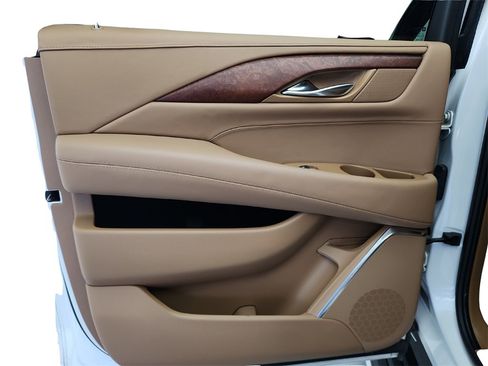 Used 2017 Cadillac Escalade ESV Platinum image 26