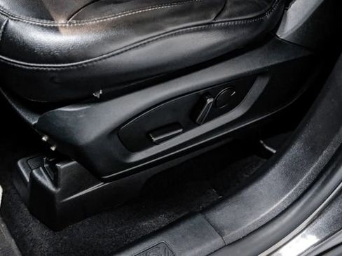 Used 2020 Ford Explorer XLT w/ Equipment Group 202A image 27