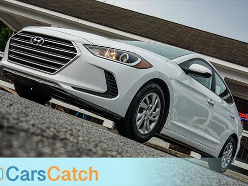 Used 2018 Hyundai Elantra SE FWD image 4