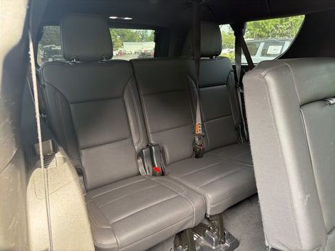 Used 2025 Chevrolet Suburban Z71 AWD/4WD image 14