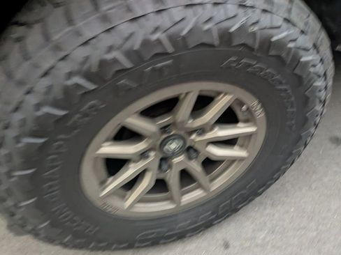 Used 2019 Toyota Land Cruiser image 9