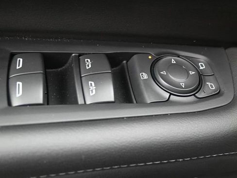Used 2025 Chevrolet Suburban Z71 AWD/4WD image 7