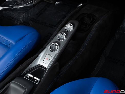 Used 2022 Ferrari F8 Tributo image 35