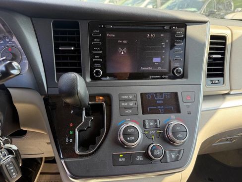 Used 2019 Toyota Sienna LE image 22