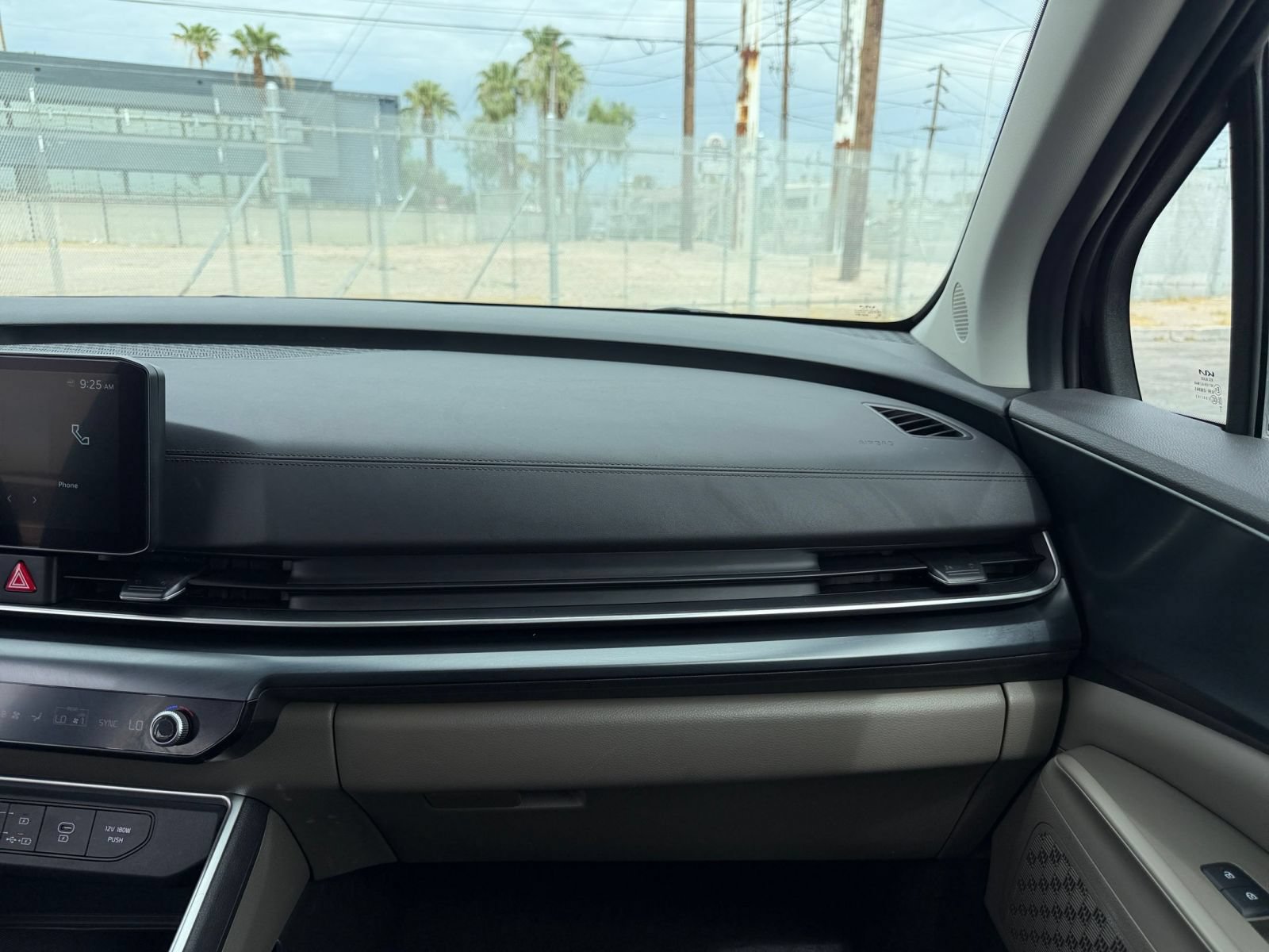 Used 2026 Kia Carnival FWD image 36