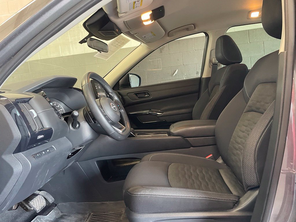 Certified 2025 Nissan Pathfinder SV FWD image 10