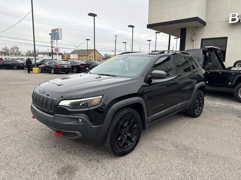 Used 2019 Jeep Cherokee Trailhawk w/ Comfort/Convenience Group image 2