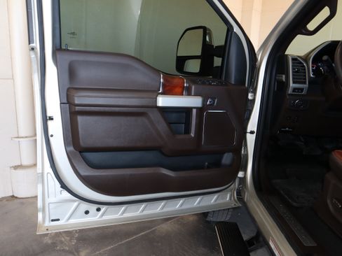 Used 2018 Ford F450 King Ranch w/ King Ranch Ultimate Package image 31