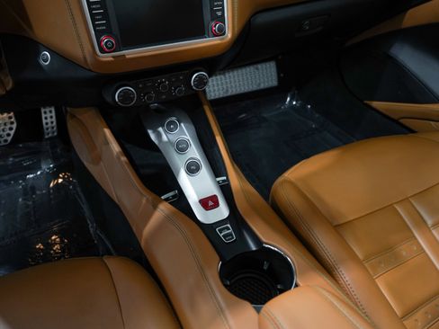 Used 2016 Ferrari California T RWD image 13
