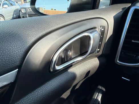 Used 2012 Porsche Cayenne image 31