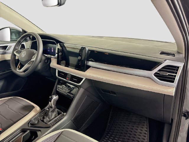 Certified 2025 Volkswagen Taos SE AWD/4WD image 30