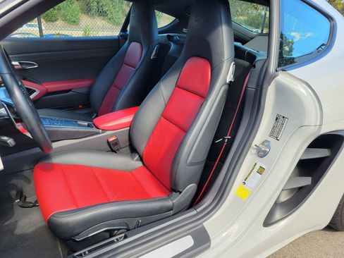 Used 2024 Porsche 718 Cayman image 5