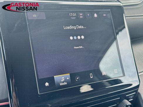 Used 2023 Jeep Grand Cherokee Laredo AWD/4WD image 18