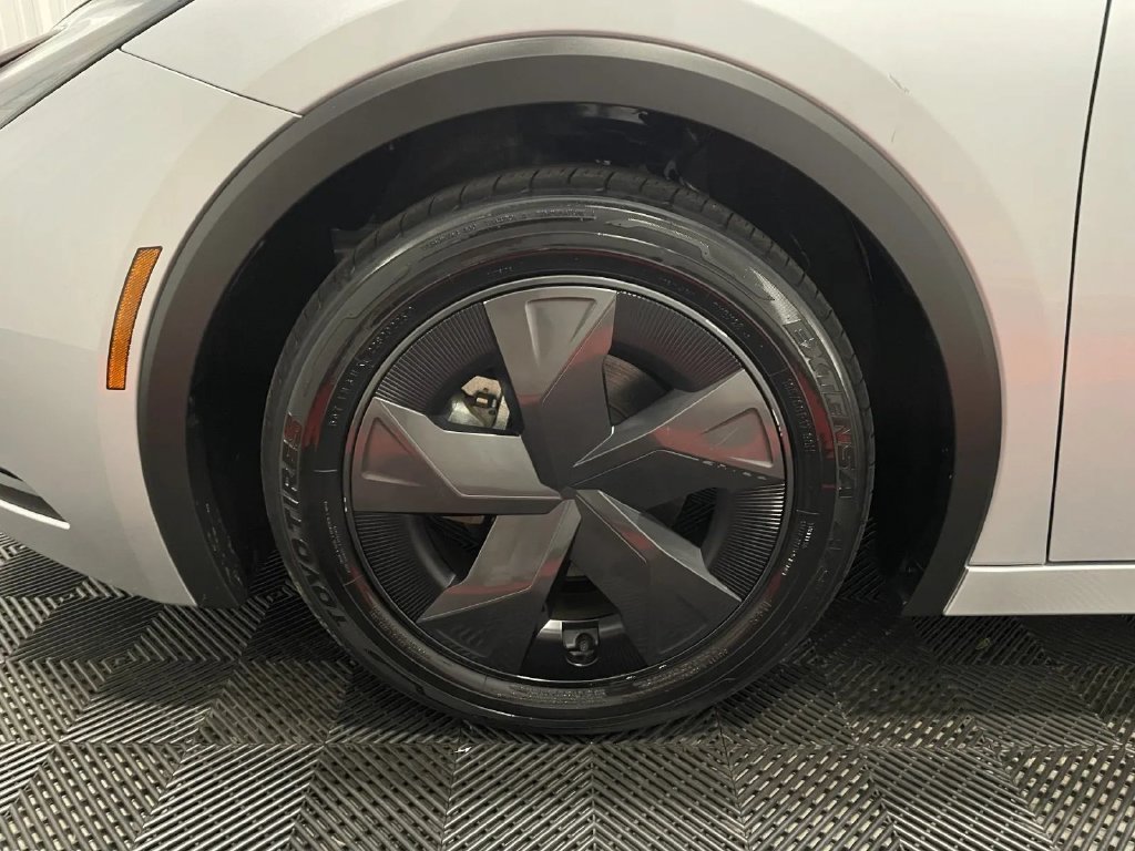 Used 2025 Toyota Prius LE FWD image 10