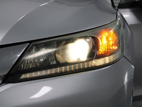 Used 2013 Honda Accord LX image 32