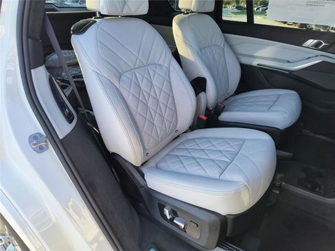 New 2026 BMW X7 xDrive40i AWD/4WD image 14