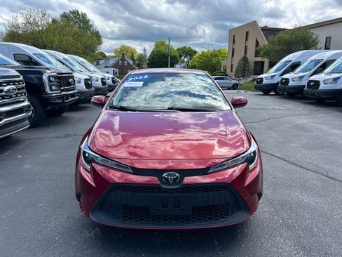 Used 2022 Toyota Corolla LE FWD image 2
