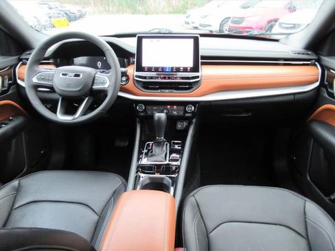 Certified 2025 Jeep Compass Limited w/ Elite Group image 11