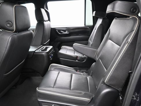 Used 2023 Chevrolet Suburban Premier image 25