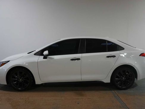 Used 2024 Toyota Corolla SE image 2