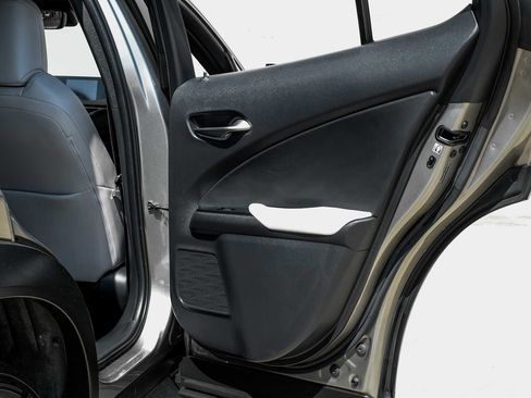 Used 2019 Lexus UX 200 image 46