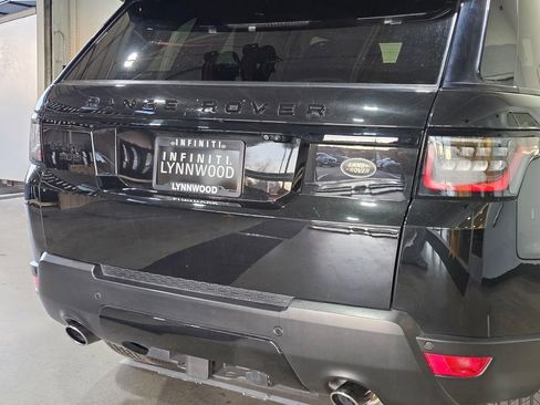 Used 2017 Land Rover Range Rover Sport HSE image 28