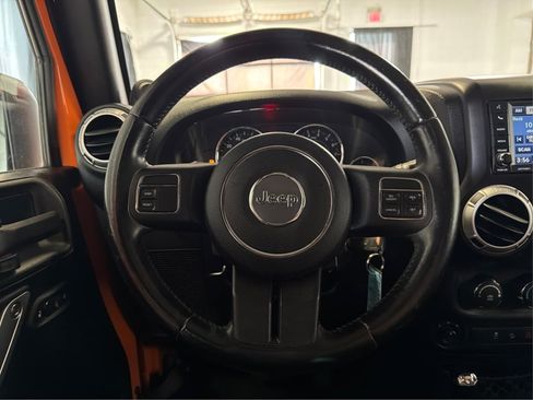 Used 2012 Jeep Wrangler Unlimited Sahara AWD/4WD image 21