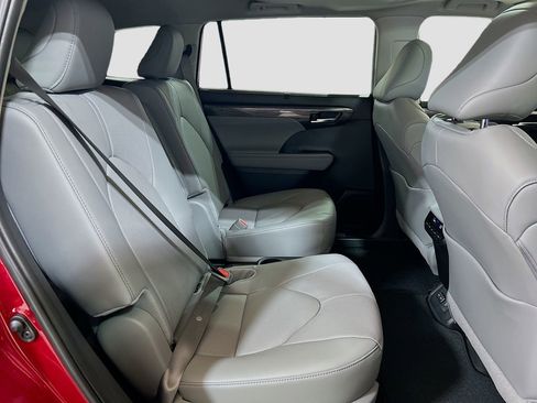 New 2026 Toyota Highlander Limited image 27
