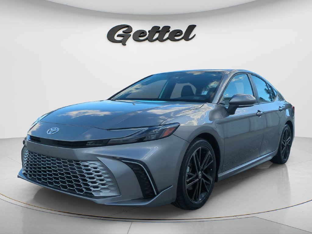 Used 2025 Toyota Camry XSE FWD image 1