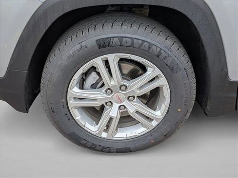 Used 2024 GMC Terrain SLE image 9