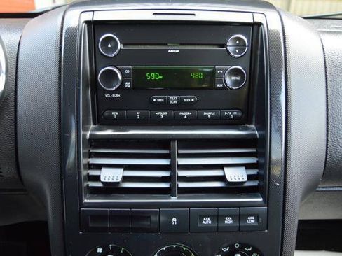 Used 2010 Ford Explorer Sport Trac XLT AWD/4WD image 24