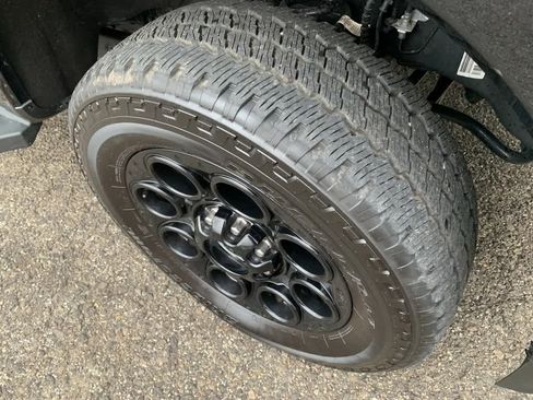 Used 2024 Ford F350 Lariat w/ Black Appearance Package image 11